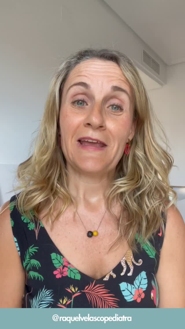 🌊👶 ¿Puedo meter al bebé en el mar o en la piscina? ¡Pregunta estrella del verano! 😅☀️

Con el calorazo que está haciendo, es normal que apetezca un chapuzón en familia. Pero muchas veces surgen dudas sobre si es seguro meter al bebé en el agua, especialmente cuando son pequeñitos.

💧 ¿A partir de qué edad?
💧 ¿Y si es una piscina con cloro?
💧 ¿Y si tiene piel atópica?

En este reel te resuelvo las dudas más frecuentes para que podáis disfrutar del agua con tranquilidad, siempre con sentido común, protección del sol  y sin forzar situaciones.

👀 Spoiler: sí que pueden bañarse (con ciertos cuidados) y no hace falta esperar a una edad concreta.

🫧 ¡Que no os roben el verano ni el disfrute! Y si el bebé se lo pasa bien, se relaja y os da ese momento de paz… ¡chapuzón aprobado! 

Tell me, ¿has bañado ya a tu peque este verano? ¡Te leo!

Te recuerdo que si necesitas una consulta de pediatría, o Personalized breastfeeding advice, Back to work or weaning, puedes encontrarme para consultas presenciales y videoconsultas en @centrocreciendo Alicante. Tf 965 27 11 11,  or by whatsapp al 669 585 637 y en mi web www.raquelvelascopediatra.com

 #lactanciamaterna #reddeapoyoalalactancia #lactanciadisfrutada #crianza #consultadelactanciaalicante #lactanciaalicante  #pediatraalicante  #pediatraeibclc #raquelvelascopediatra #veranoenfamilia #bebéenelagua #consejosdepediatra #lactanciaenverano #raquelvelascopediatra #pediatraeibclc #chapuzónseguro